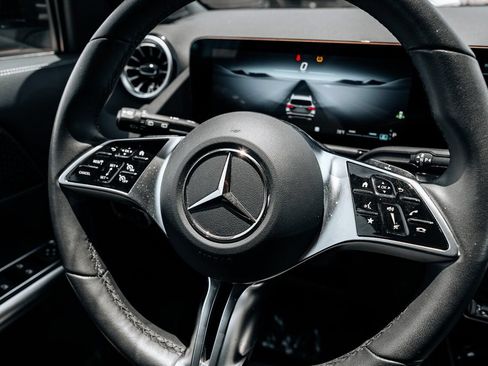Used 2025 Mercedes-Benz GLA 250 4MATIC image 26