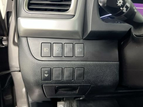 Used 2019 Toyota Highlander XLE FWD image 18