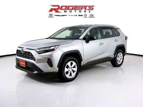 Used 2025 Toyota RAV4 LE image 3