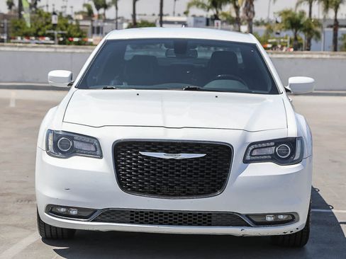 Used 2018 Chrysler 300 S RWD image 3