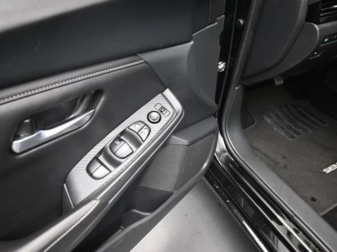 Used 2025 Nissan Sentra SV FWD image 15