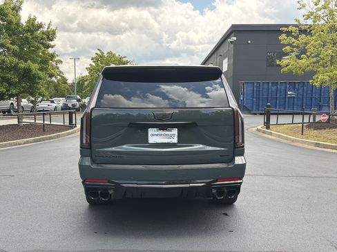 Used 2025 Cadillac Escalade ESV V AWD/4WD image 16