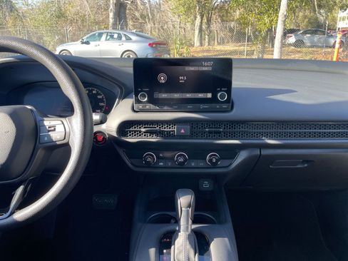 Used 2025 Honda HR-V LX image 17