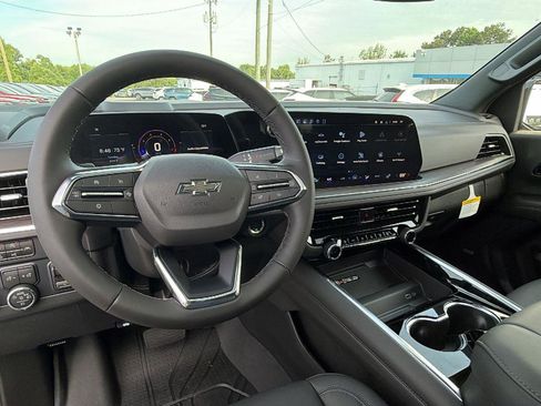 New 2026 Chevrolet Suburban Z71 w/ Comfort Package AWD/4WD image 6