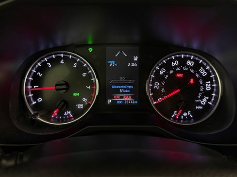 Used 2022 Toyota RAV4 XLE AWD/4WD image 17