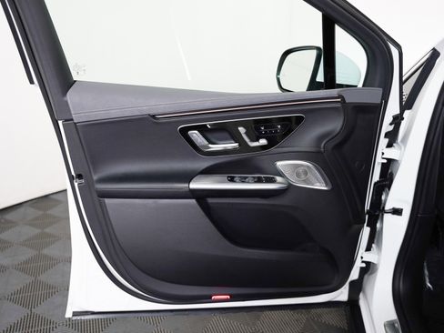 Certified 2023 Mercedes-Benz EQE 500 4MATIC SUV w/ Exclusive Trim Package image 17