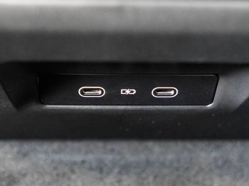 Certified 2025 Porsche Macan 4S Electric AWD/4WD image 37