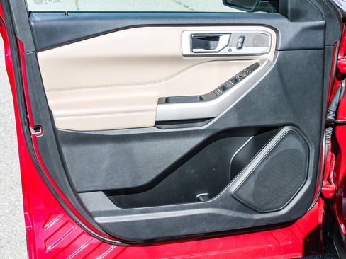 Used 2023 Ford Explorer Limited image 22