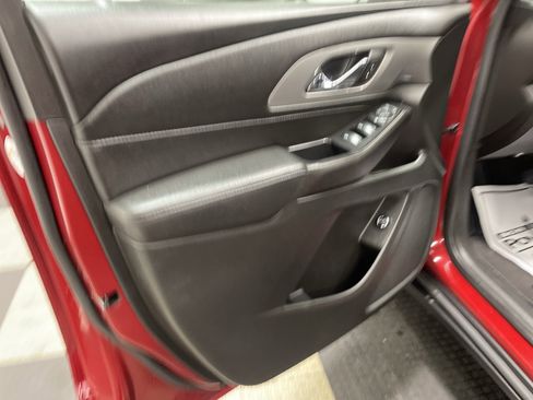 Used 2022 Chevrolet Traverse LT FWD image 10