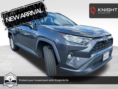 Used 2021 Toyota RAV4 XLE w/ Convenience Package FWD image 1