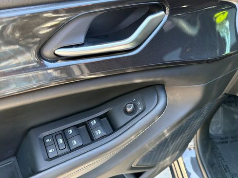 Used 2023 Jeep Grand Cherokee L Laredo AWD/4WD image 19