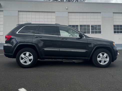 Used 2011 Jeep Grand Cherokee Laredo AWD/4WD image 3