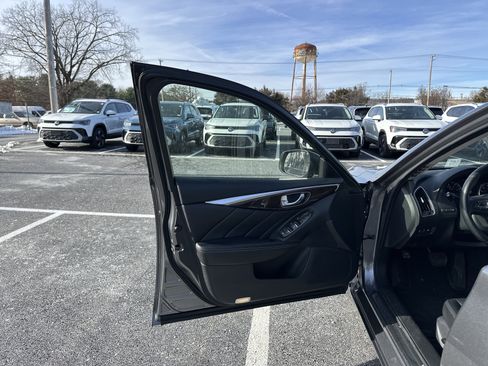 Used 2018 INFINITI Q50 Luxe w/ Essential Package (2.0T Luxe) image 11