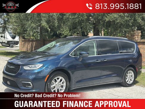 Used 2021 Chrysler Pacifica Touring-L FWD image 1