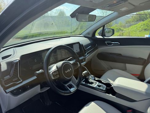 Used 2025 Kia Sportage EX AWD/4WD image 11