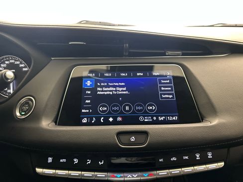 Used 2023 Cadillac XT4 Luxury w/ Driver Awareness Package image 33