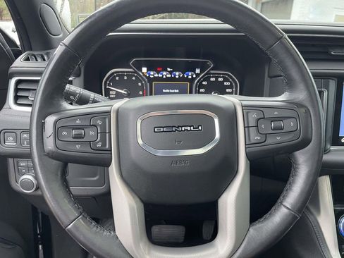 Used 2021 GMC Yukon Denali w/ Denali Premium Package image 24