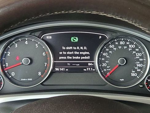 Used 2013 Volkswagen Touareg VR6 image 17