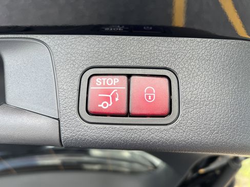 Used 2025 Mercedes-Benz GLB 250 image 13