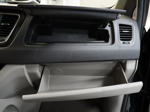 Used 2019 Kia Sedona L image 30