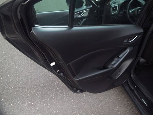 Used 2017 MAZDA MAZDA3 Sport FWD image 27