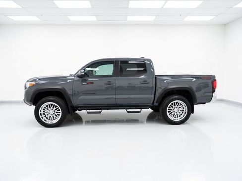 Used 2021 Toyota Tacoma TRD Off-Road AWD/4WD image 21