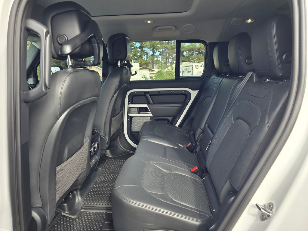 Used 2023 Land Rover Defender 130 SE AWD/4WD image 13