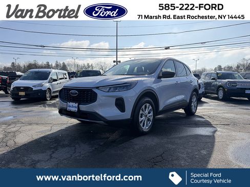 Used 2025 Ford Escape Active w/ Cold Weather Package AWD/4WD image 1