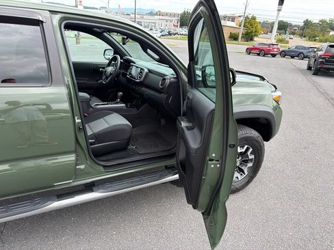 Used 2021 Toyota Tacoma TRD Off-Road w/ Technology Package AWD/4WD image 25
