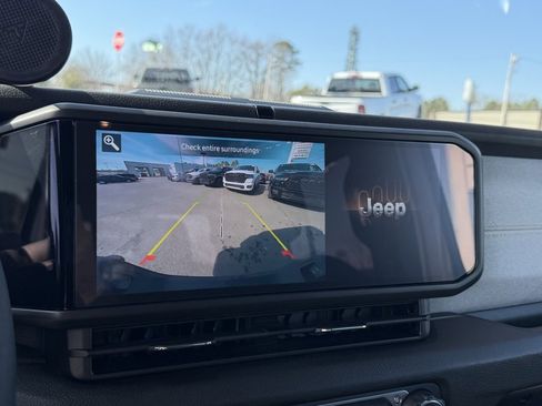 Used 2024 Jeep Gladiator Sport image 22