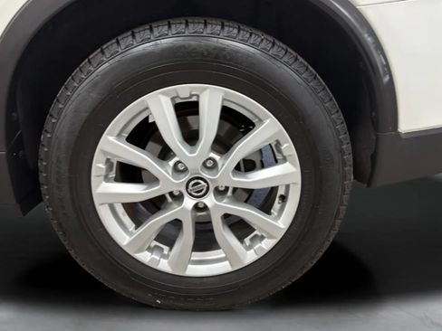 Used 2020 Nissan Rogue SV FWD image 27