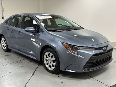 Certified 2025 Toyota Corolla LE image 3