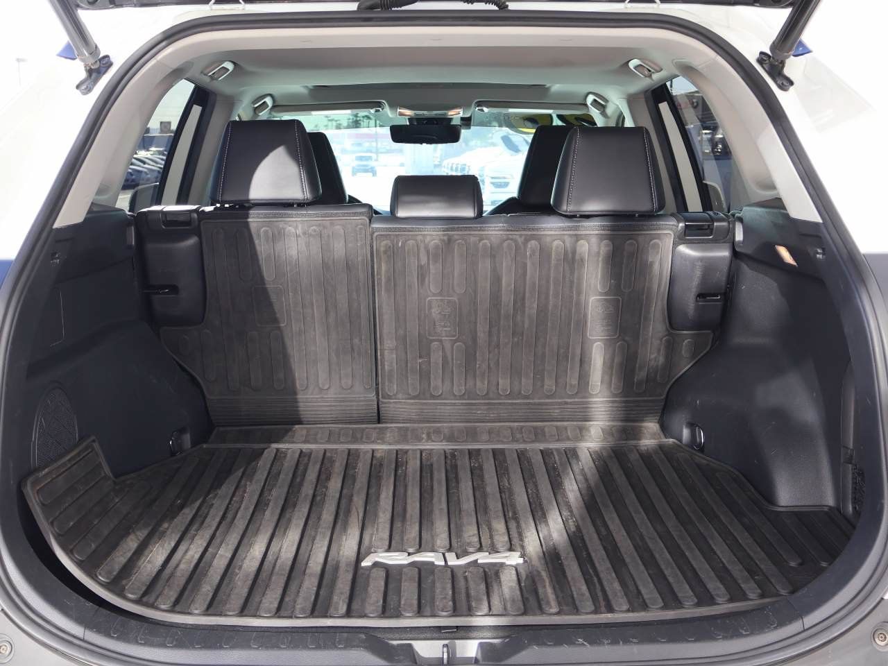 Used 2020 Toyota RAV4 Limited AWD/4WD image 12