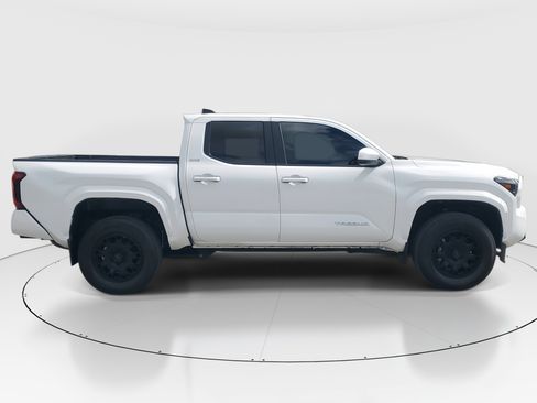Used 2025 Toyota Tacoma SR5 image 2