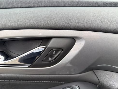 Used 2023 Chevrolet Traverse LT FWD image 10
