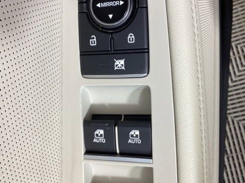 Used 2016 Hyundai Genesis 3.8 w/ Option Group 04 image 16