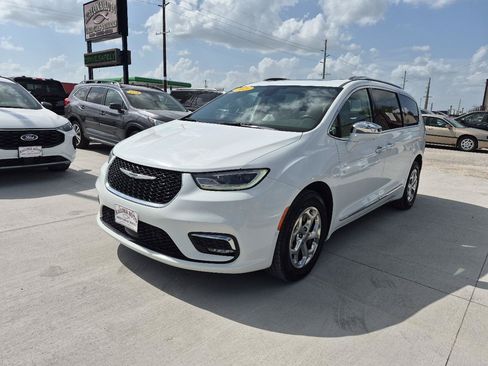 Used 2021 Chrysler Pacifica Limited w/ Premium & Safety Sphere Group AWD/4WD image 2