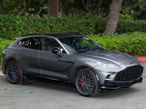 Used 2025 Aston Martin DBX 707 image 1
