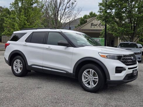 Used 2020 Ford Explorer XLT AWD/4WD image 5