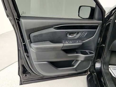 Used 2023 Honda Pilot Touring image 11