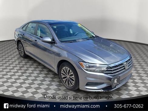 Used 2019 Volkswagen Jetta SE w/ Cold Weather Package FWD image 1