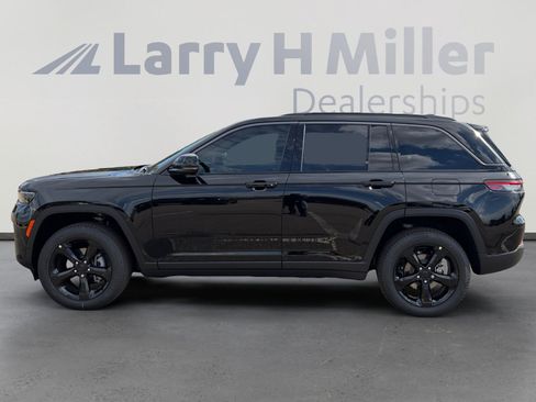 New 2026 Jeep Grand Cherokee Limited w/ Limited Altitude Package AWD/4WD image 3
