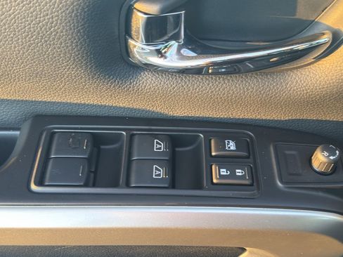 Used 2019 Nissan Titan SV w/ SV Convenience Package image 20