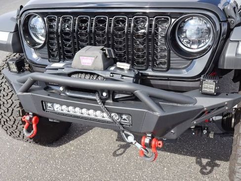 Used 2024 Jeep Wrangler Willys image 28