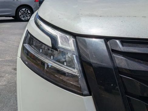Used 2023 Nissan Pathfinder Platinum w/ Black Appearance Package AWD/4WD image 13