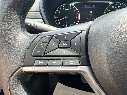 Used 2025 Nissan Altima 2.5 SV FWD image 24