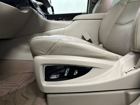 Used 2019 Cadillac Escalade Luxury AWD/4WD image 38