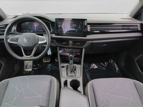 Used 2025 Volkswagen Jetta Sport FWD image 21