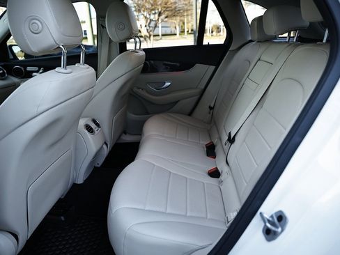 Used 2022 Mercedes-Benz GLC 300 4MATIC image 25