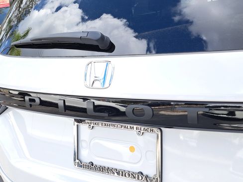 New 2026 Honda Pilot Sport image 8